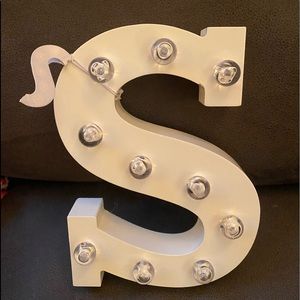 Light-Up “Letter S” ~ Brand new for any tween can represent a married couple !